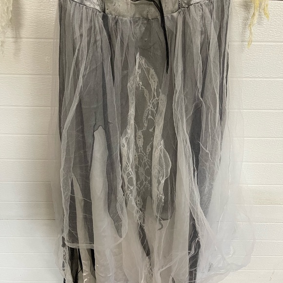 Dead Bride Costume - Picture 3 of 4